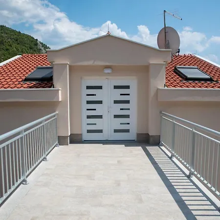Butigan Guest house Klek